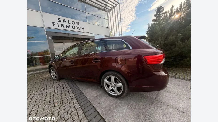 TOYOTA Avensis -