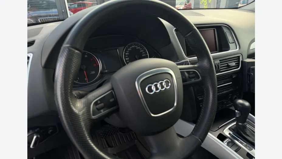 AUDI Q5 -