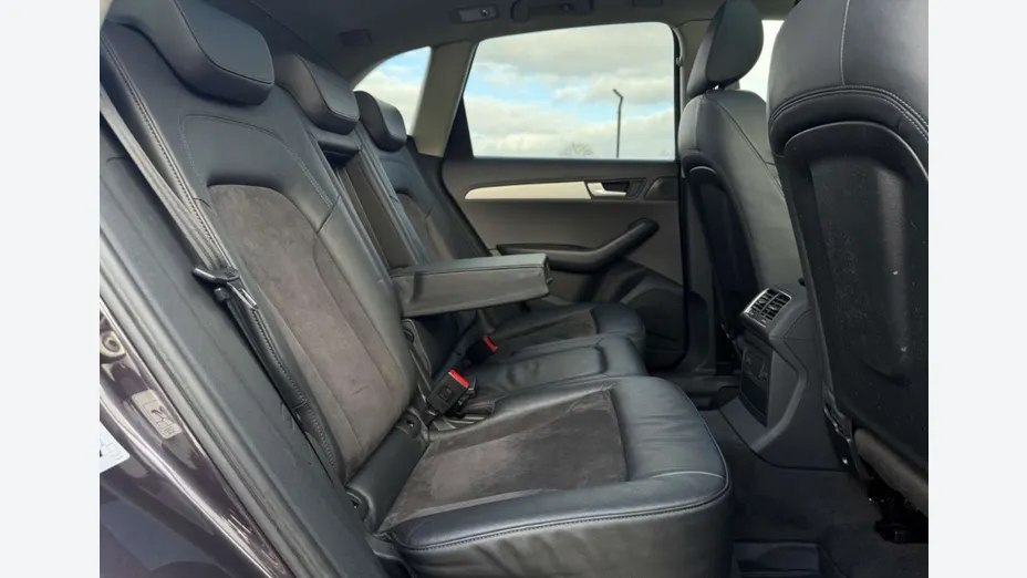 AUDI Q5 -