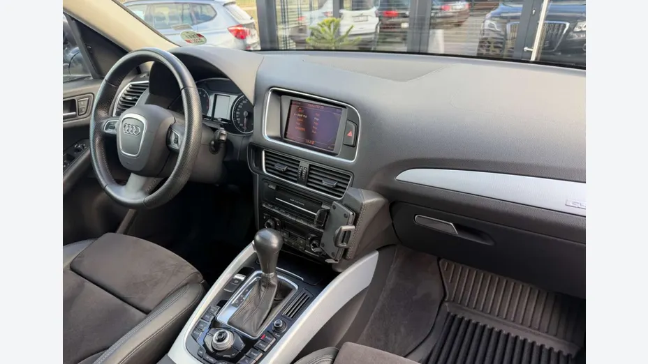 AUDI Q5 -