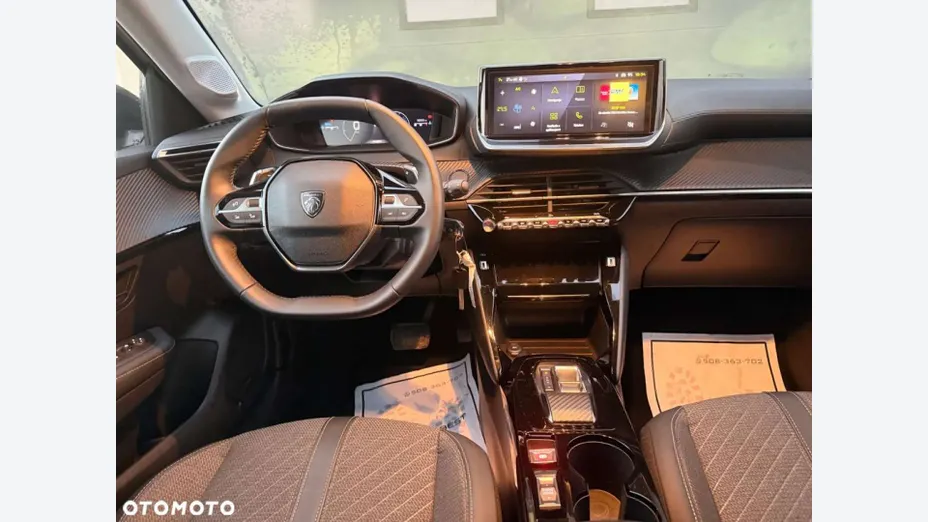 PEUGEOT 208 -