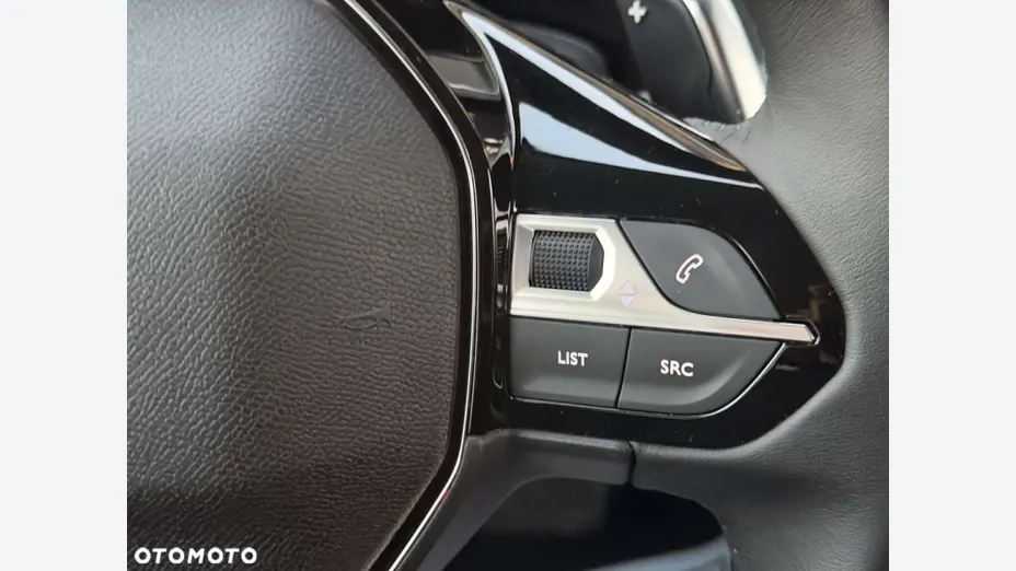 PEUGEOT 208 -