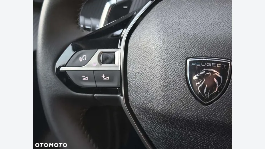 PEUGEOT 208 -