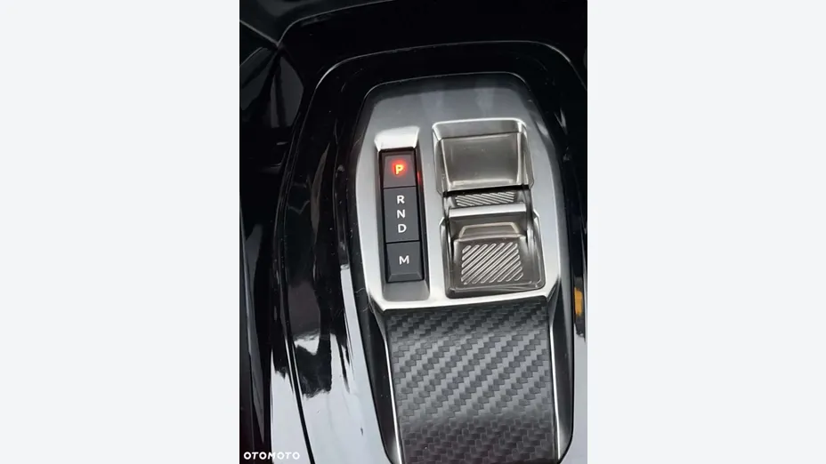 PEUGEOT 208 -