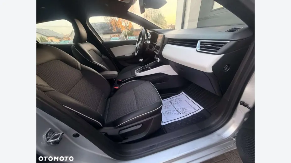 RENAULT Clio -