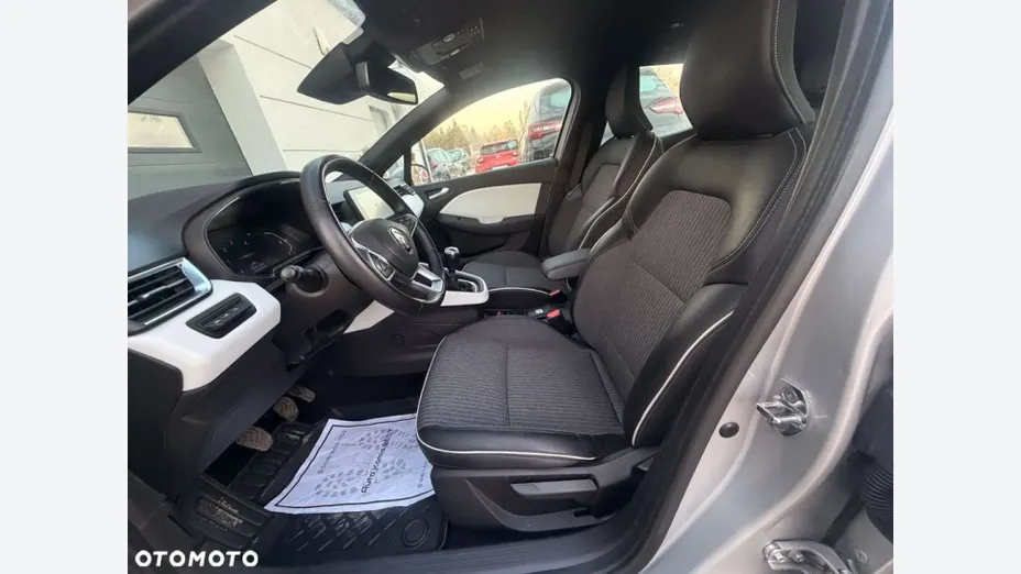 RENAULT Clio -