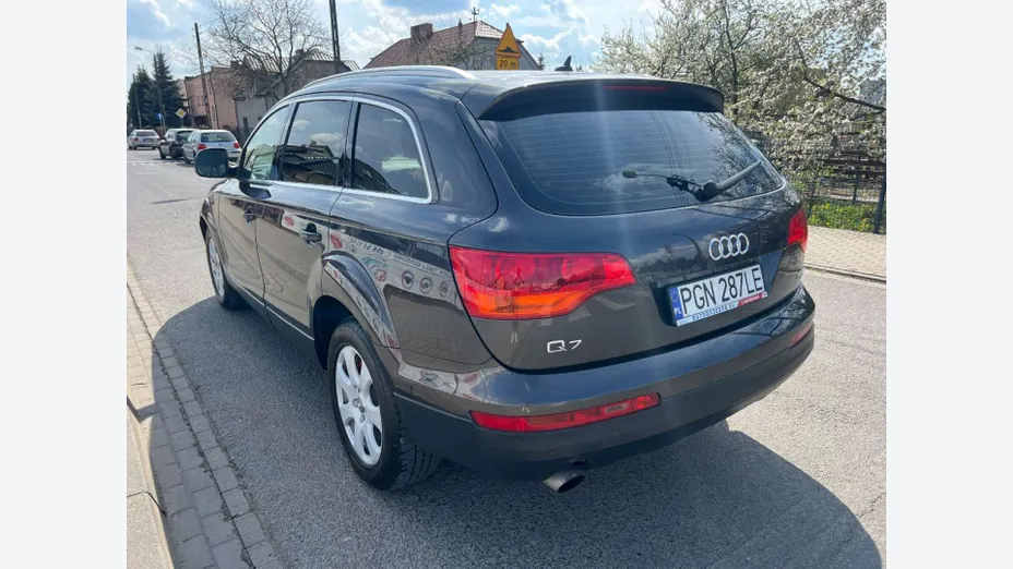 AUDI Q7 -