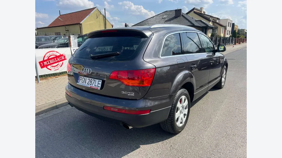 AUDI Q7 -