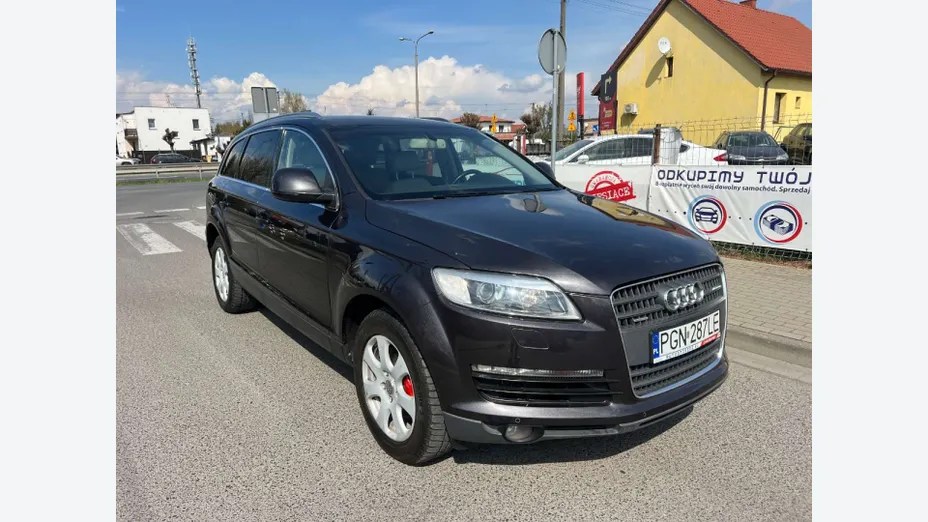 AUDI Q7 -