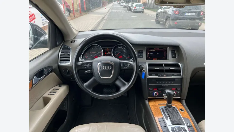 AUDI Q7 -