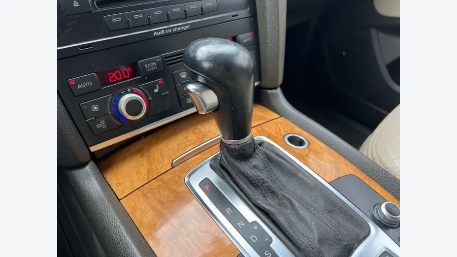AUDI Q7 -