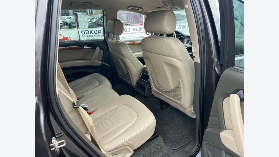 AUDI Q7 -