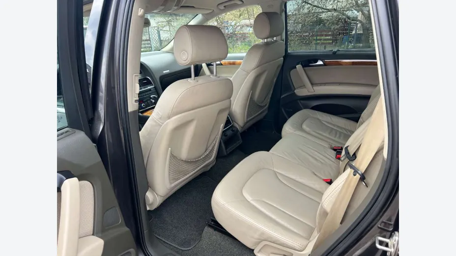 AUDI Q7 -