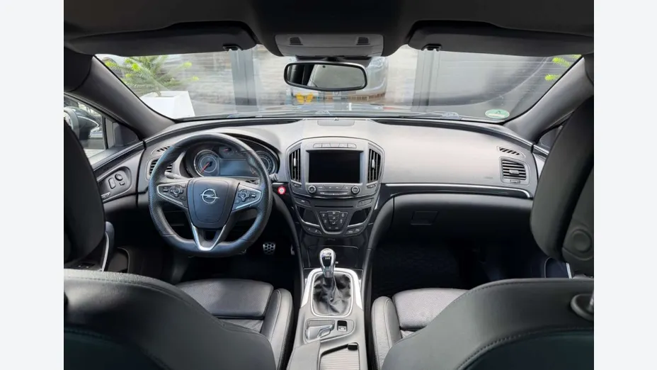 OPEL Insignia -