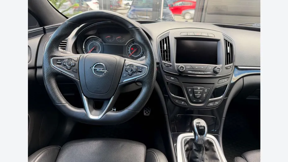 OPEL Insignia -