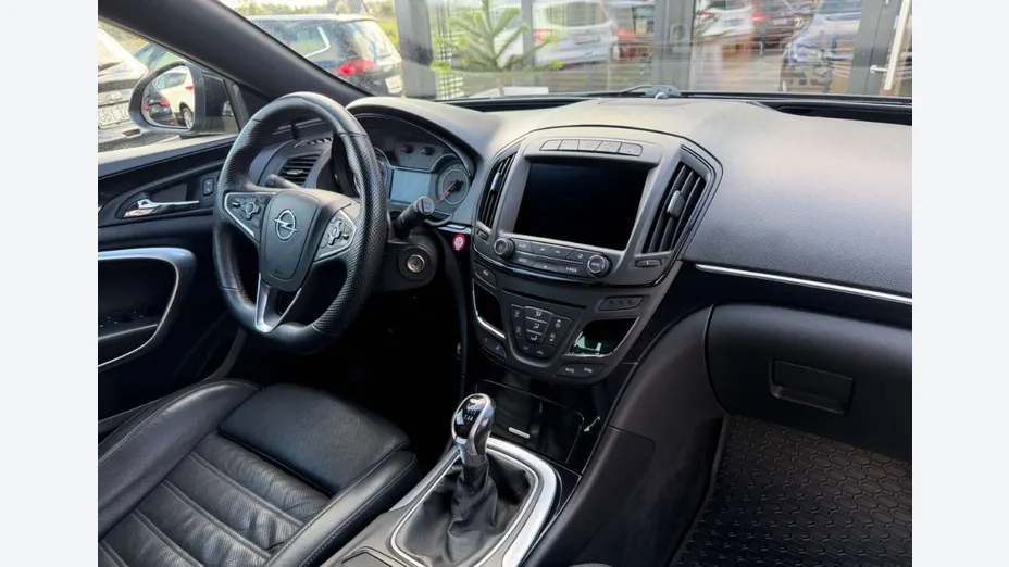 OPEL Insignia -