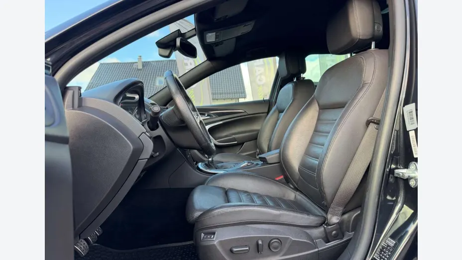 OPEL Insignia -