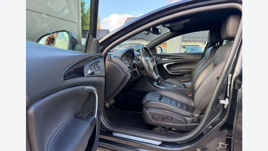 OPEL Insignia -
