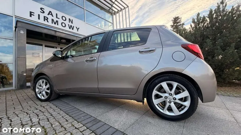 TOYOTA Yaris -