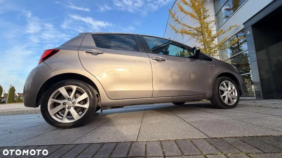 TOYOTA Yaris -