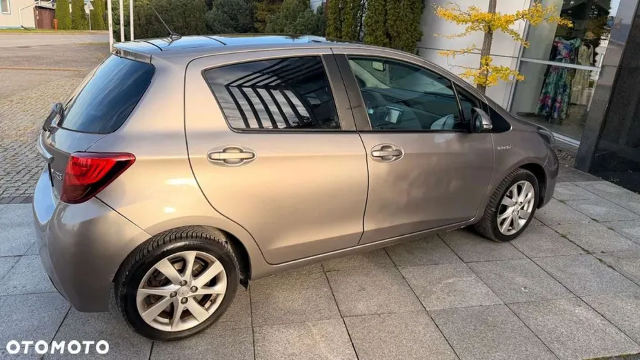 TOYOTA Yaris -