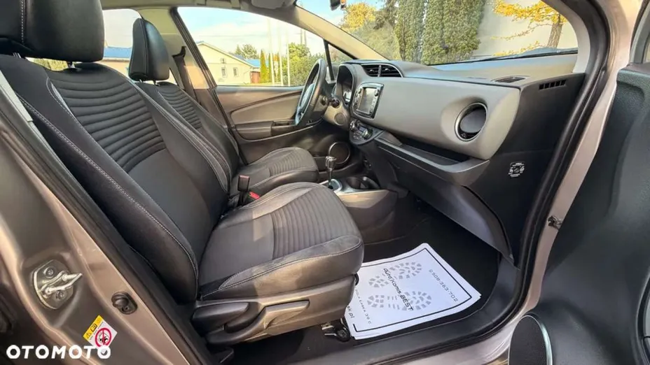 TOYOTA Yaris -