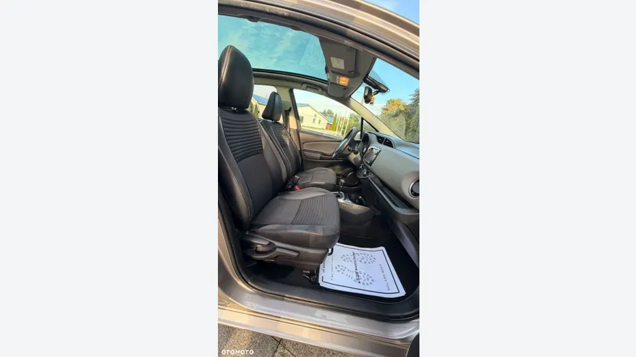 TOYOTA Yaris -