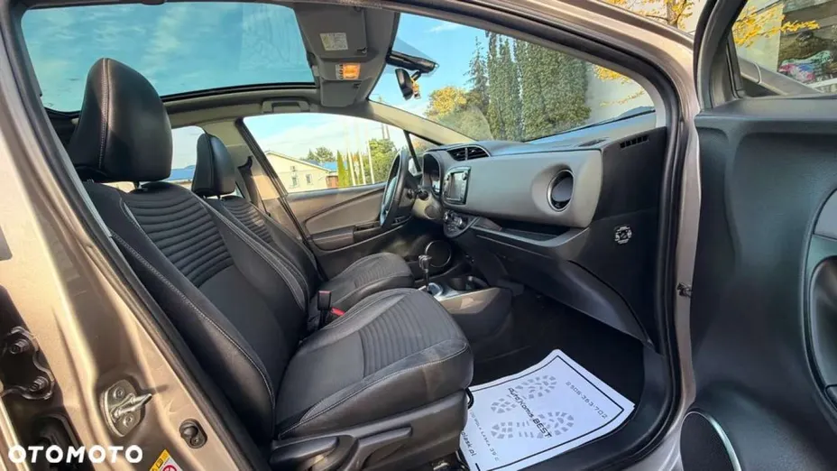 TOYOTA Yaris -
