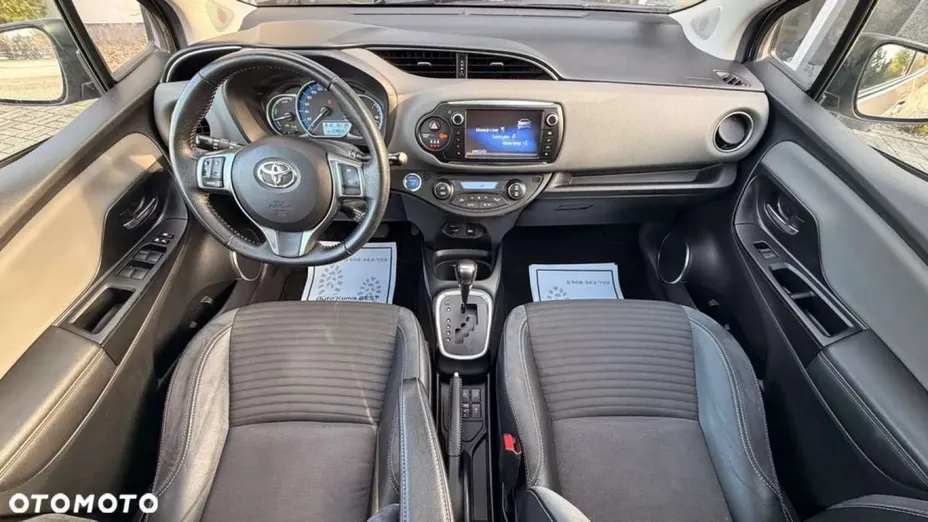 TOYOTA Yaris -