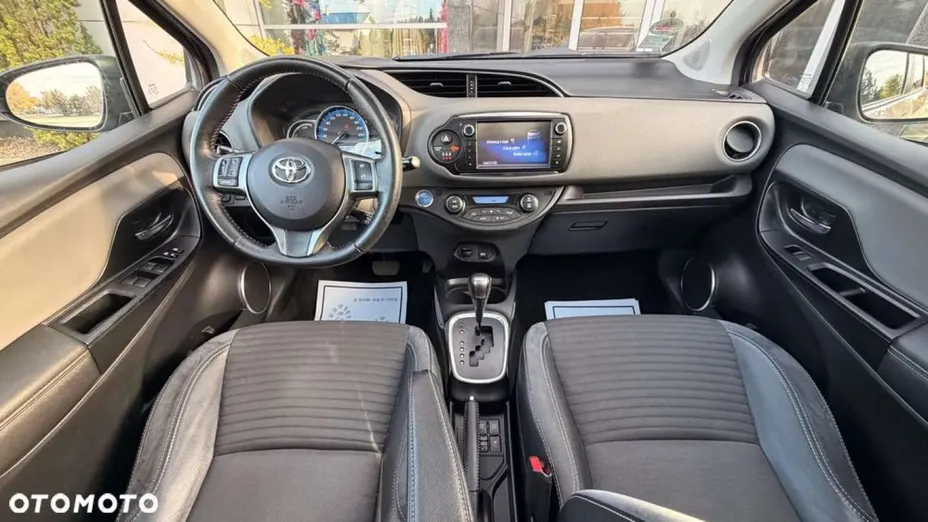 TOYOTA Yaris -