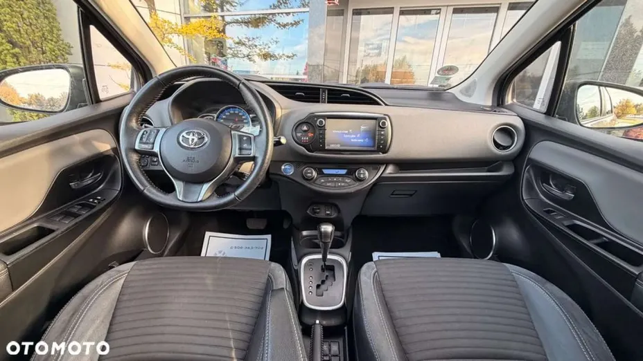 TOYOTA Yaris -