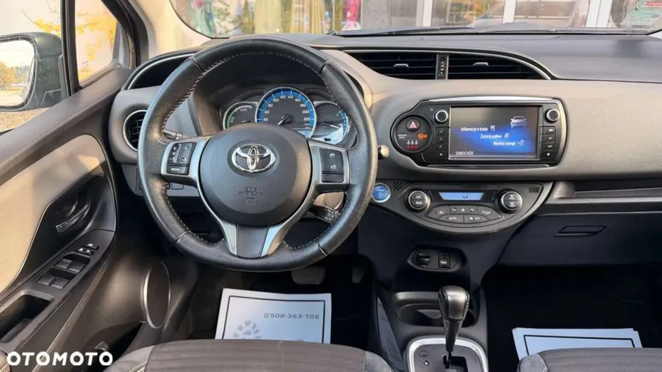 TOYOTA Yaris -
