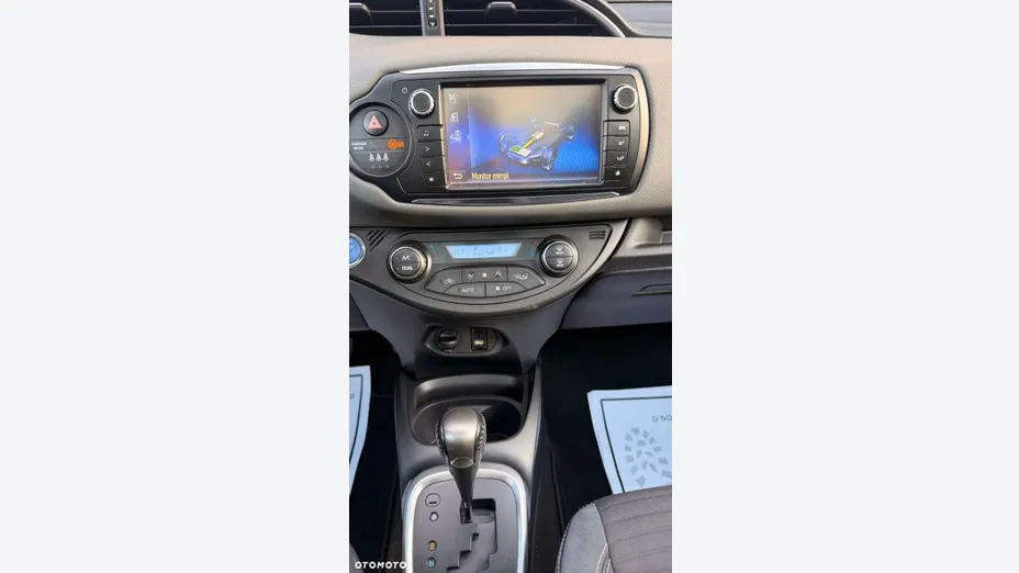 TOYOTA Yaris -