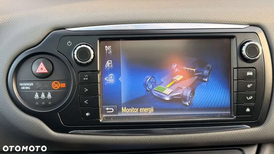 TOYOTA Yaris -