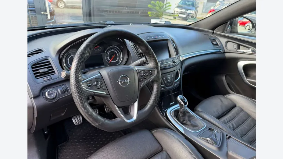 OPEL Insignia -