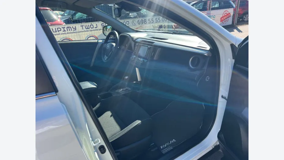TOYOTA RAV4 -