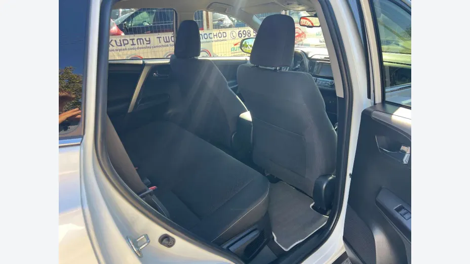TOYOTA RAV4 -