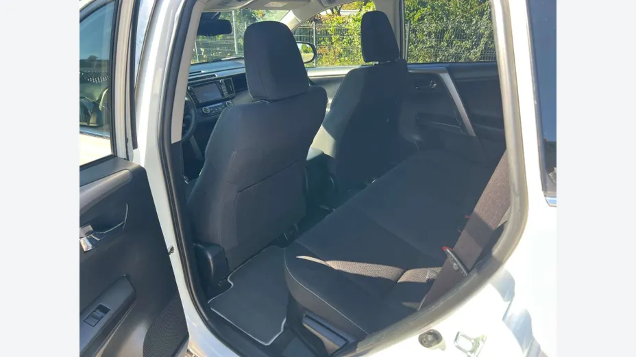 TOYOTA RAV4 -