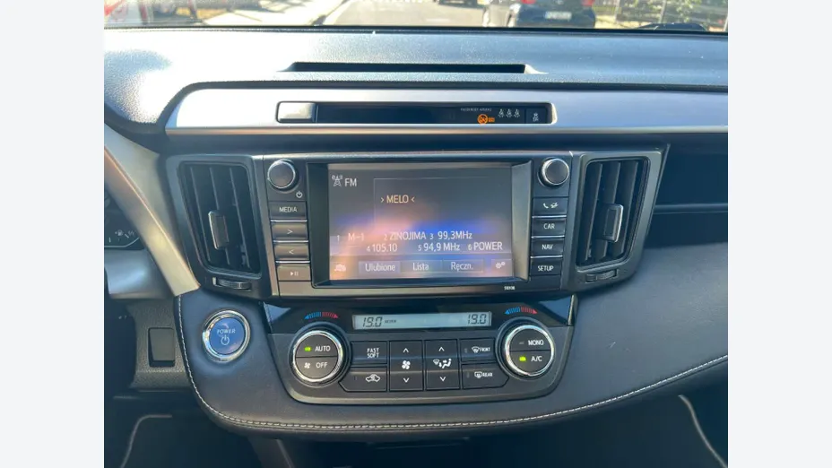 TOYOTA RAV4 -