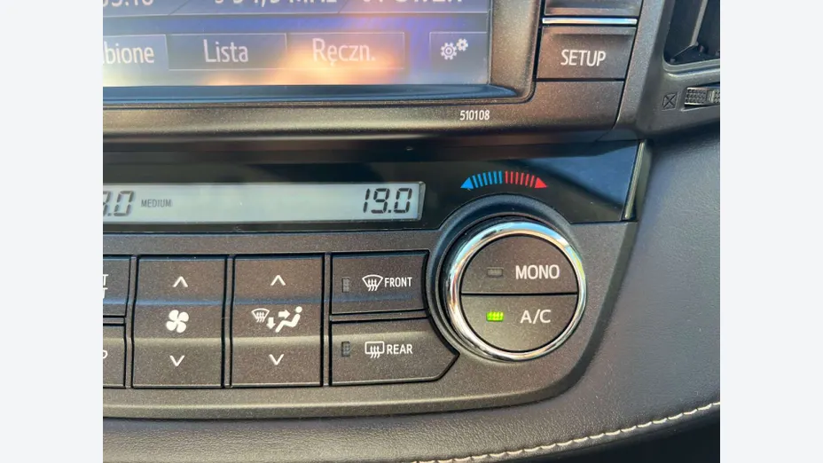 TOYOTA RAV4 -