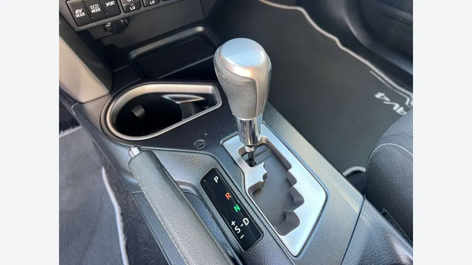 TOYOTA RAV4 -
