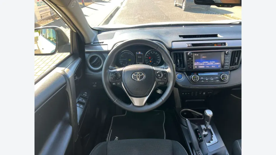 TOYOTA RAV4 -