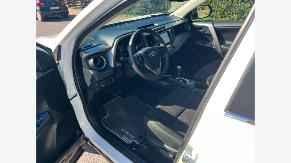 TOYOTA RAV4 -