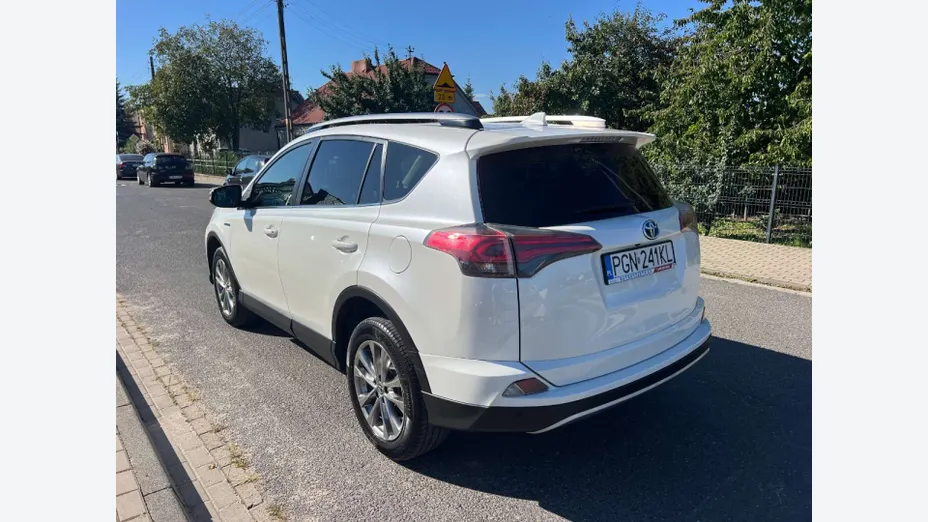 TOYOTA RAV4 -