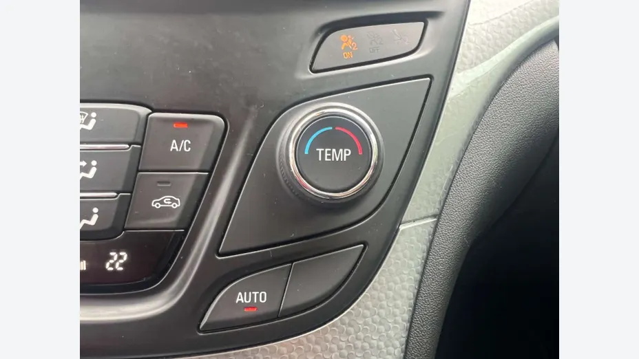 OPEL Insignia -