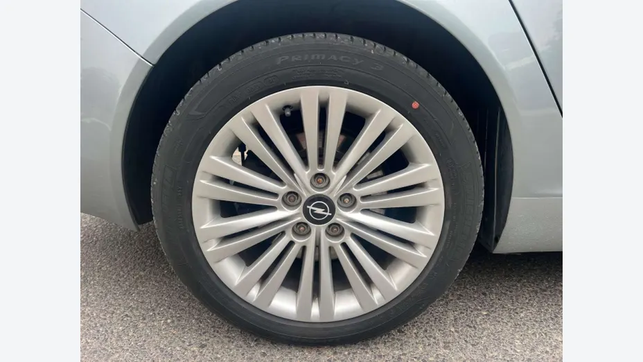 OPEL Insignia -