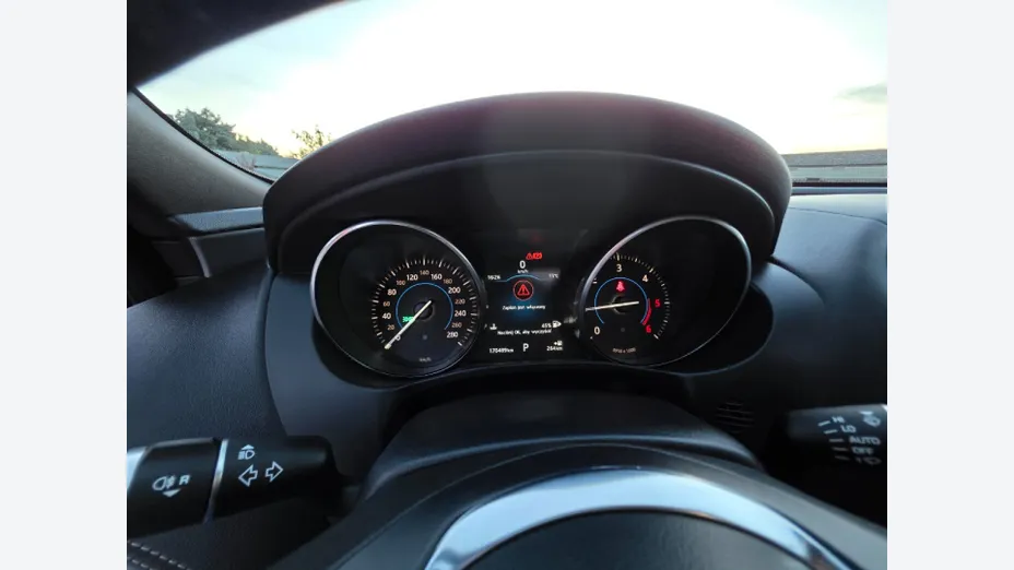 JAGUAR XE -