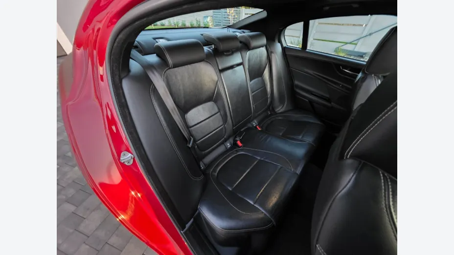 JAGUAR XE -