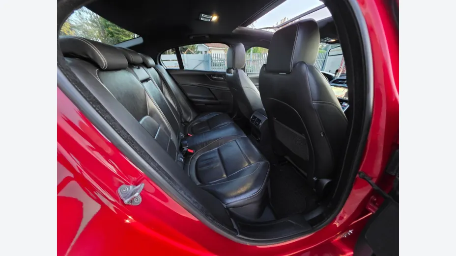 JAGUAR XE -