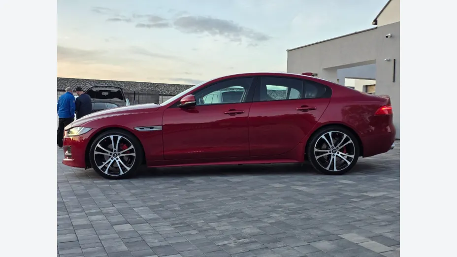 JAGUAR XE -